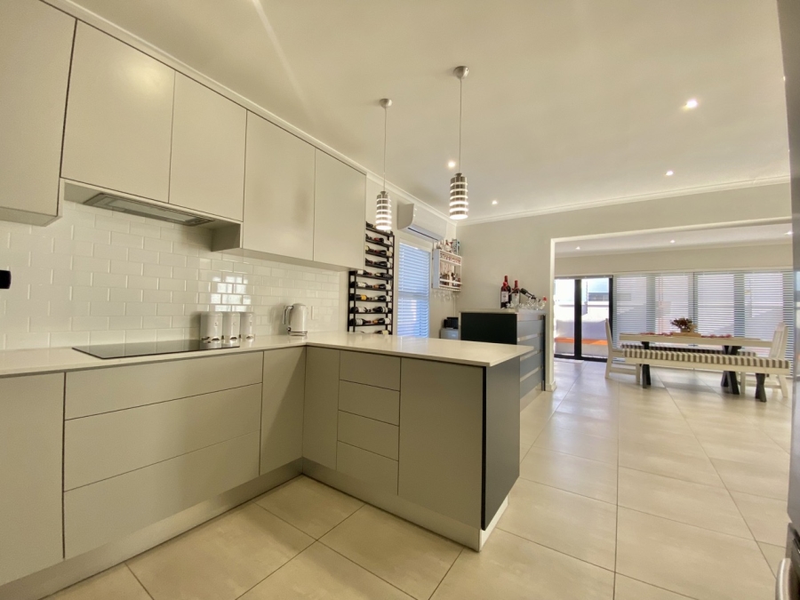 To Let 3 Bedroom Property for Rent in Sandown Western Cape